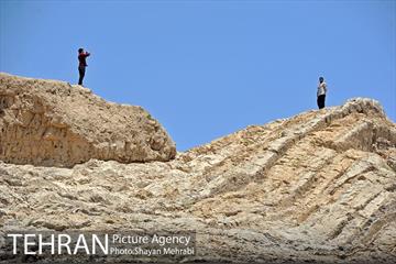 جاری‌ شدن آب در چشمه‌علی 42