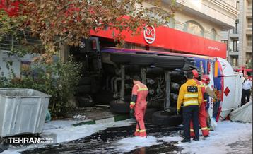 ورود تانکر حامل سوخت به فروشگاه 13