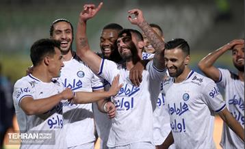 دیدار تیم‌های فوتبال پیکان و استقلال 36