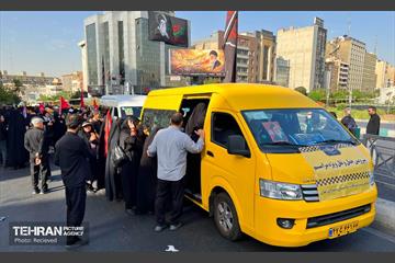 خدمت‌رسانی رایگان تاکسی‌های شهری به شرکت‌کنندگان مراسم وداع با آقای شهید ایران 7
