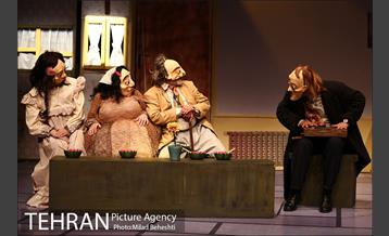 نمایش خوشبختی های کوچک سوسک شدن‎ 10