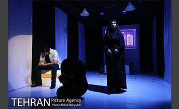 نمایش او فقط خسته بود‎ 10