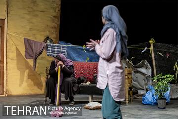 نمایش «هجده سالگی» 11