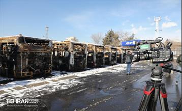 بازدید خبرنگاران رسانه‌های خارجی از تخریب اموال عمومی شهر 61