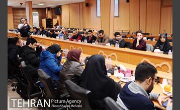 نشست صمیمانه رئیس مرکز ارتباطات شهرداری تهران با اصحاب رسانه 12