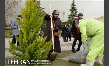 آیین درختکاری در بوستان گفتگو 10