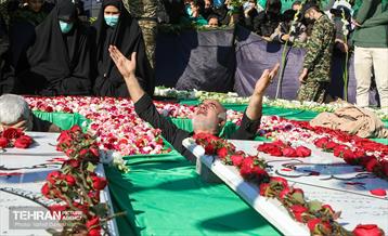 تشییع و تدفین پیکر مطهر دو شهید گمنام در منطقه 17