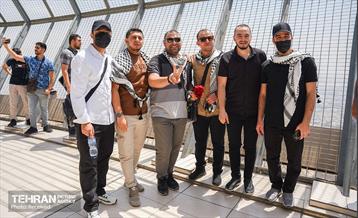 بازدید بیش از ۱۰۰ خانواده شهدای غزه از برج میلاد 18