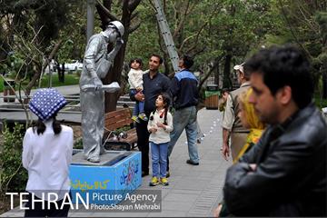نوروزگاه هنر در پیاده‌راه بلوار کشاورز 35