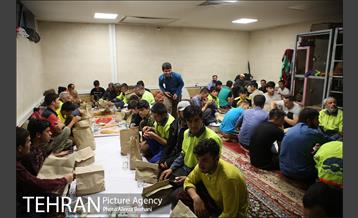 توزیع افطار بین پاکبان های شهر تهران 17