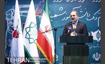 نواختن زنگ دانش آموز شهید در روز اول مهر 16