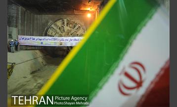 ورود دستگاه تمام مکانیزه(TBM) به ایستگاه مترو شهدا 30