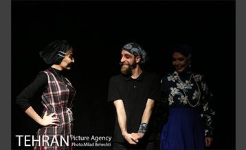 نمایش شبی بیرون از خانه 26