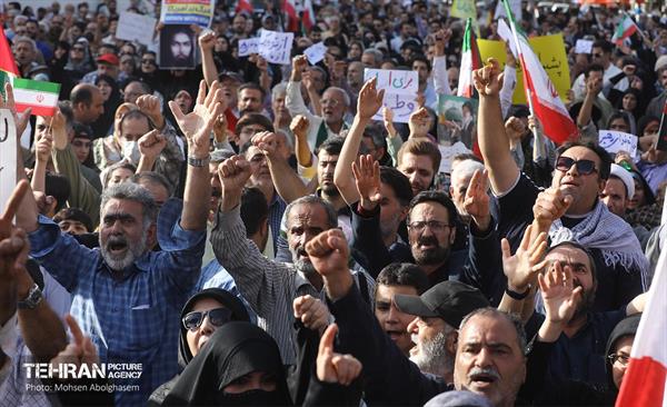 اجتماع مردمی در اعتراض به حمله آمریکا به تاسیسات هسته‌ای ایران 30
