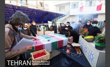 تشییع پیکر مطهر 2 شهید گمنام در مسجد جامع فاطمیه منطقه 8