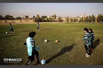 آکادمی فوتبال بانوان 8