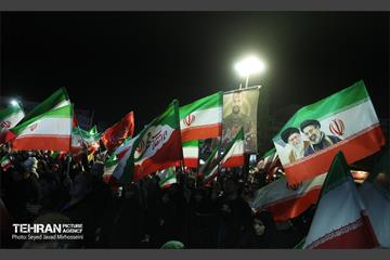 تجمع شب سی‌وچهارم در میدان انقلاب 11