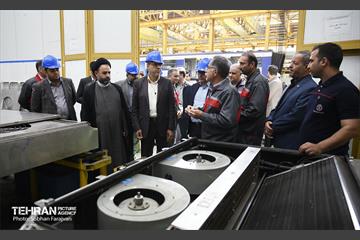 بازدید اعضای شورای اسلامی شهر تهران از شرکت واگن‌سازی تهران 19