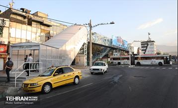 بازدید مدیرکل حوزه شهردار تهران از پروژه پل‌های مکانیزه عابرپیاده 32