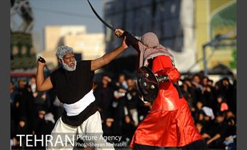 اجرای تعزیه در میدان امام حسین(ع)