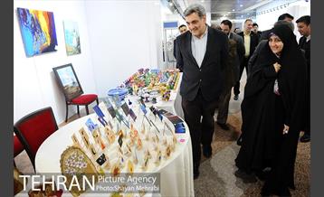 بازدید شهردار تهران از نمایشگاه دستاوردهاى هنرى زنان هنرمند داراى معلولیت 1