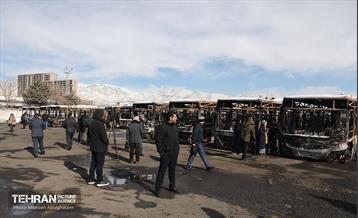 بازدید خبرنگاران رسانه‌های خارجی از تخریب اموال عمومی شهر 54