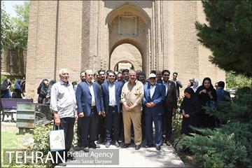 بازدید اعضا شورای شهر تهران از برج طغرل 18