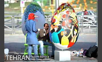 جشنواره تخم مرغ رنگی در میدان آزادی 22