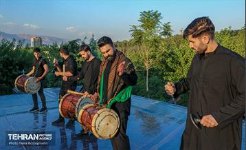 کاروان سنج و دمام زنی با حضور خادمین حرم مطهر رضوی
