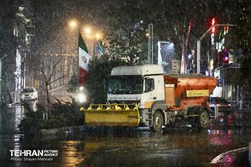 آمادگی نیروهای خدمات شهری در پی بارش‌ برف تهران 20