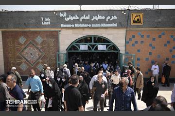 خدمات شرکت بهره برداری مترو تهران به شرکت کنندگان در مراسم ارتحال امام خمینی(ره) 1