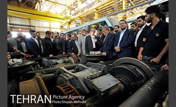 بازدید معاون اول رئیس جمهور به همراه شهردار تهران از کارخانه واگن‌سازی تهران 31