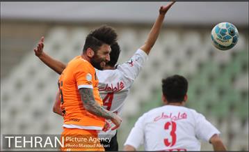 دیدار دو تیم فوتبال سایپا تهران و نفت تهران