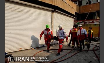 این مرد آتش نشان است 15