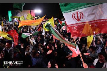 شادی مردم تهران پس از حمله موشکی ایران 28