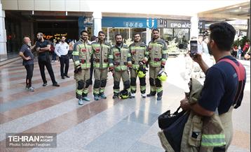 مسابقه پله‌نوردی آتش‌نشانان در برج میلاد 66