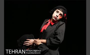 نمایش ماجرای عجیب سگی در شب‎ 12