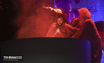 نوانمایش‌ هامان در برج‌ میلاد تهران 8