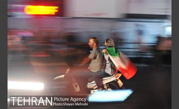 شادی خیابانی مردم بعد از پیروزی تیم ملی ایران 32