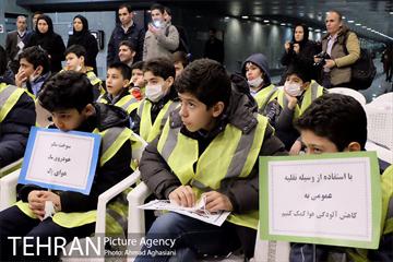 اجرای برنامه تاتر ترافیکی برای کودکان و دانش آموزان در مترو  راه آهن 19