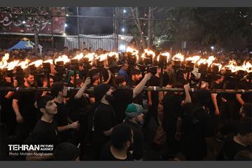 آیین مشعل‌گردانی در دولت آباد تهران 7