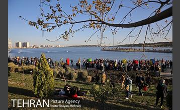 گردهمایی بزرگ عروسک‌های نوروزی در دریاچه شهدای خلیج فارس 35