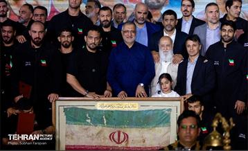 مراسم تجلیل از کشتی‌گیران قهرمان جهان (جشنی برای ایران) 98