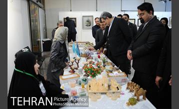 بازدید شهردار تهران از نمایشگاه دستاوردهاى هنرى زنان هنرمند داراى معلولیت 14