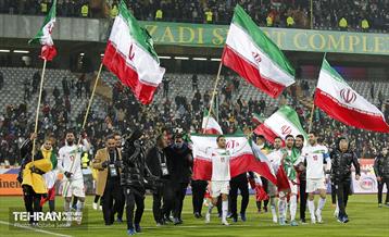 جشن و شادی بازیکنان و کادر فنی تیم ملی ایران پس از صعود به جام جهانی 2022