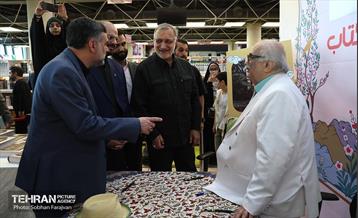 بازدید شهردار تهران از رویداد "اردی‌بهشت کتاب" 33