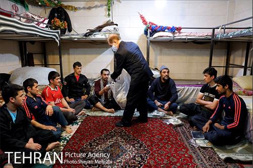 آماده سازی و توزیع 1000 پک افطاری در منطقه 6 32