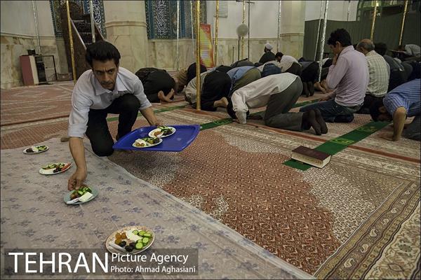 برسر سفره میهمانی خدا 7