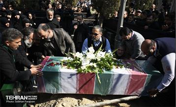 تشییع پیکر شهید آتش‌نشان «قریب رضا دارابی» 16