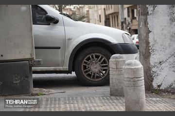 بی قانونی؛ تعرض به حریم پیاده راه 21